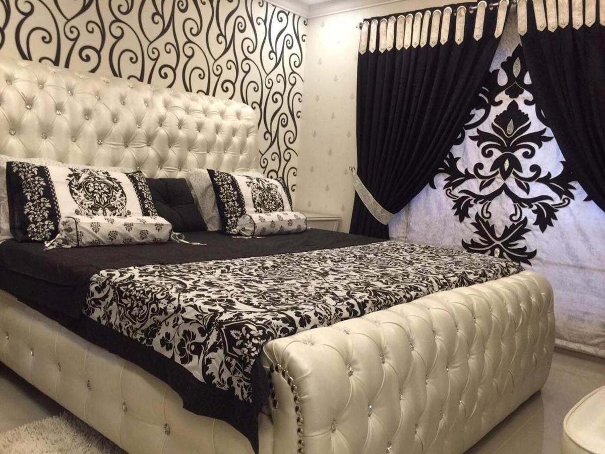 The Red One Bedroom Apartment In Bahria Town Rawalpindi Zewnętrze zdjęcie